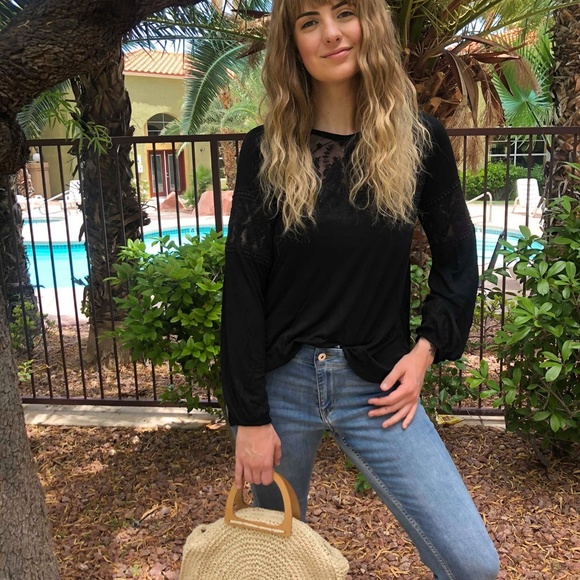 🆕 Simply Chic Lace Sleeve Top - Picture 1 of 8